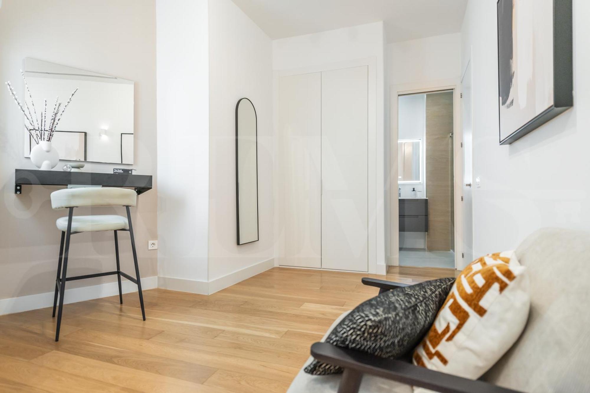 Apartment Artistic And Spacious By Rems *