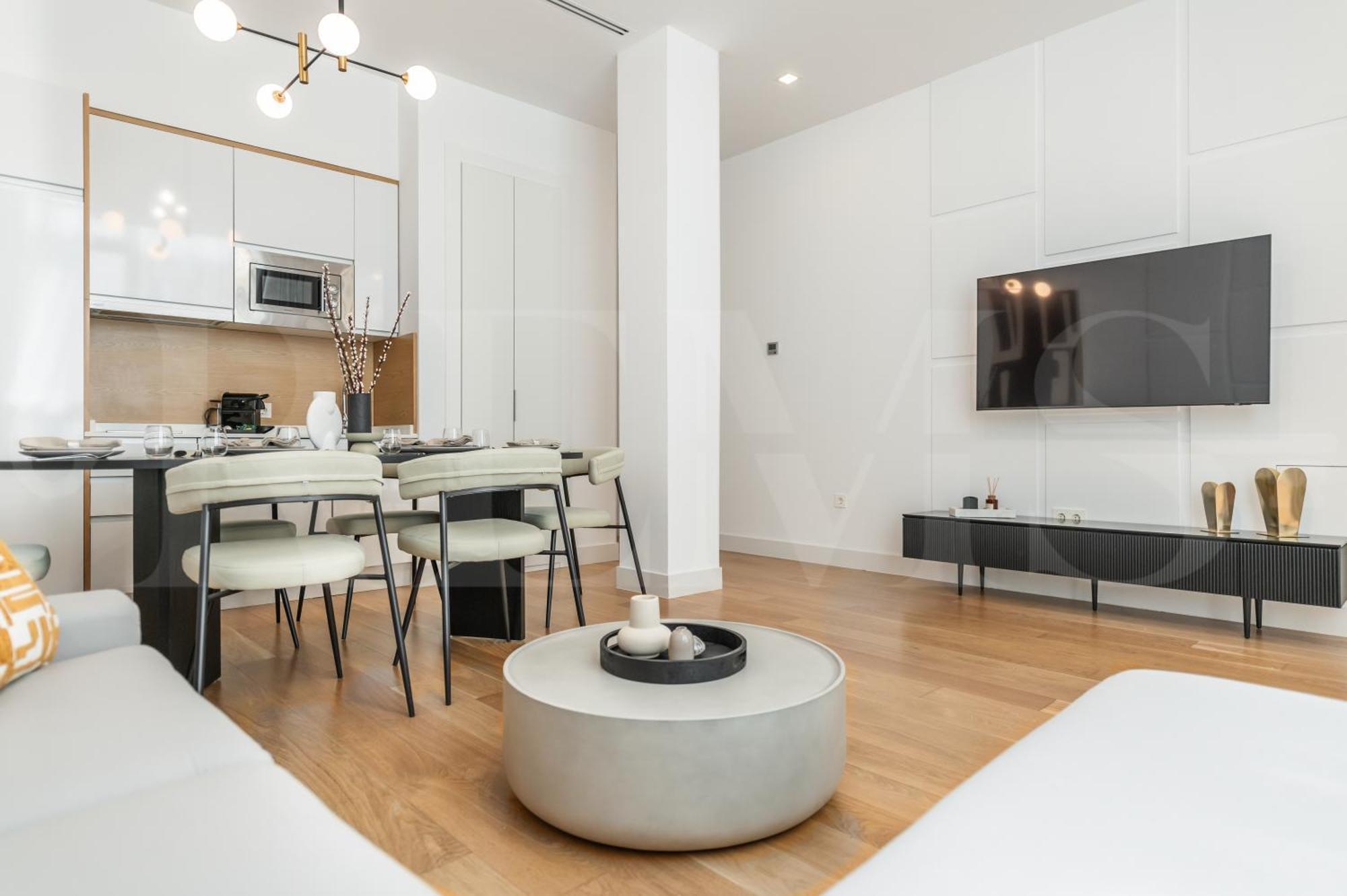 Apartment Artistic And Spacious By Rems *