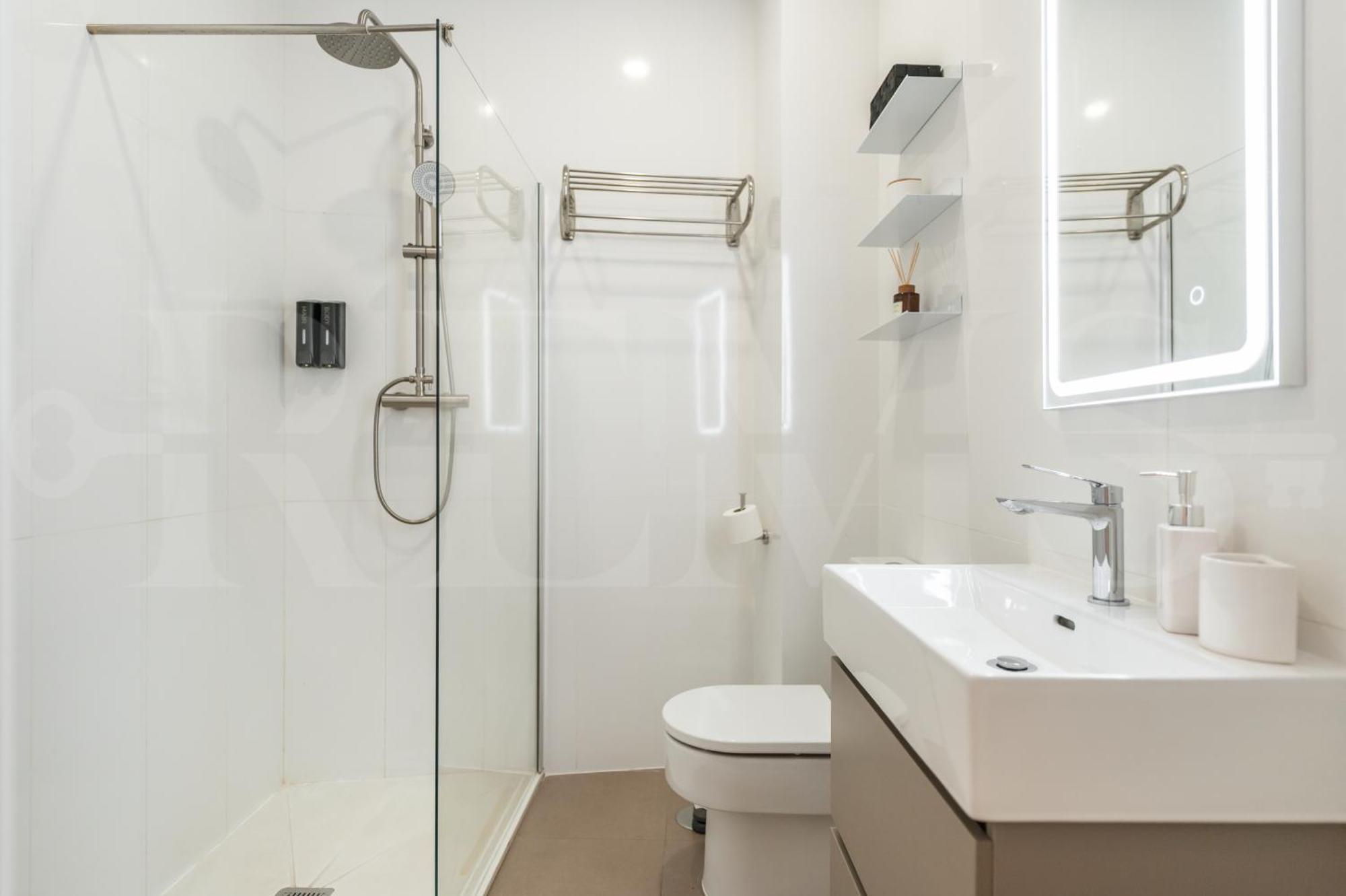 Artistic And Spacious By Rems Apartment Malaga